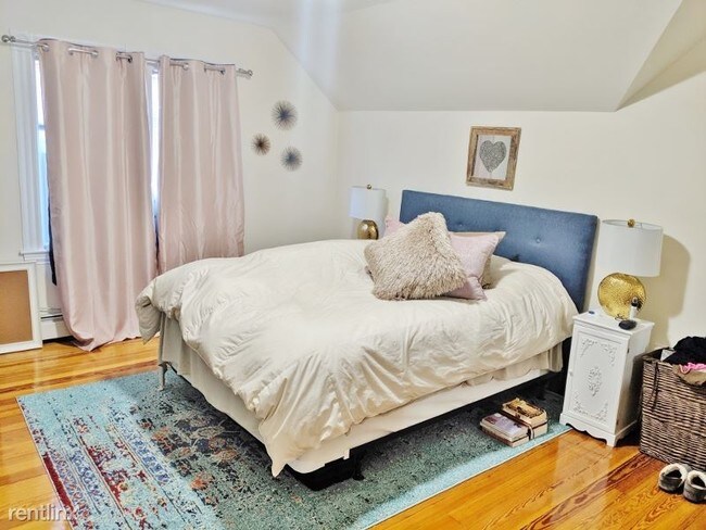 Building Photo - 2 br, 1 bath Apartment - 900 Moody St