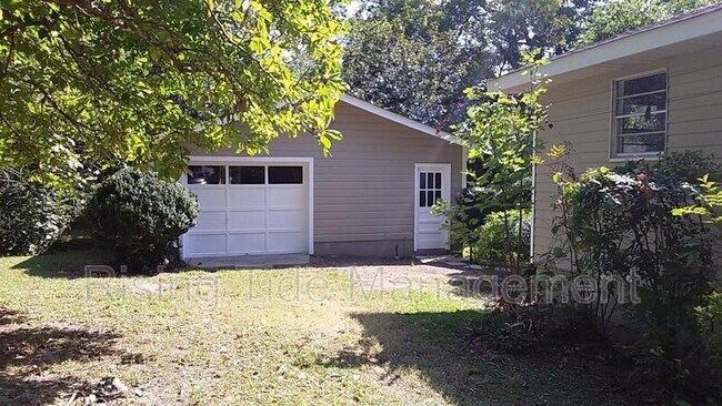 Foto del edificio - 123 Vines Ave