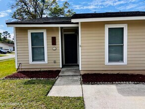 Building Photo - 2024 Oak Water Dr