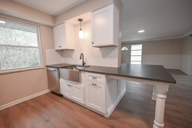 Foto del edificio - 7011 Stadium Dr