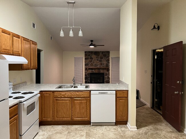 Building Photo - 266 Somerset Dr