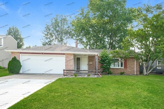 Building Photo - 6039 Sherwood Dr