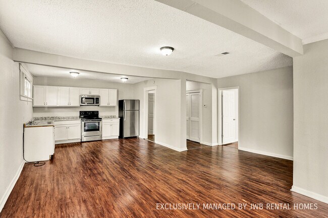 Building Photo - 1433 W 33rd St