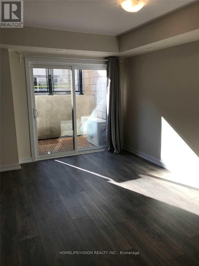 Photo du bâtiment - 2355 Sheppard Ave W