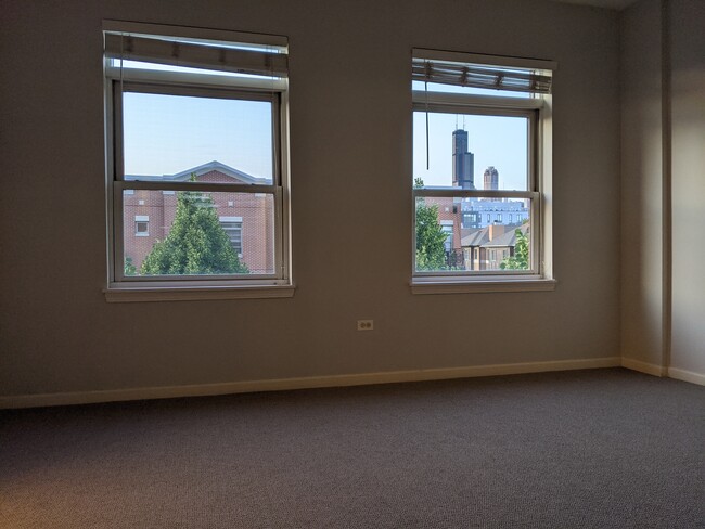 Building Photo - 757 W 14th Pl