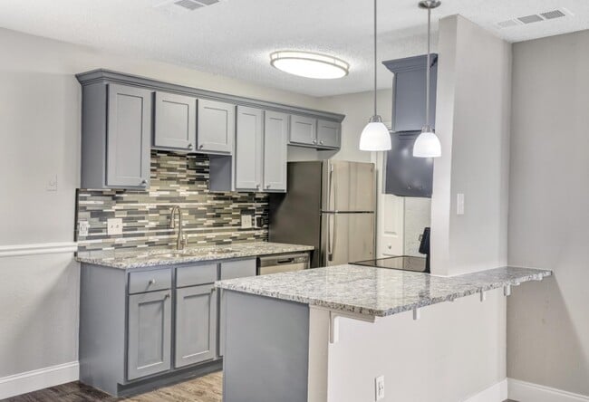 Building Photo - Quail Ridge