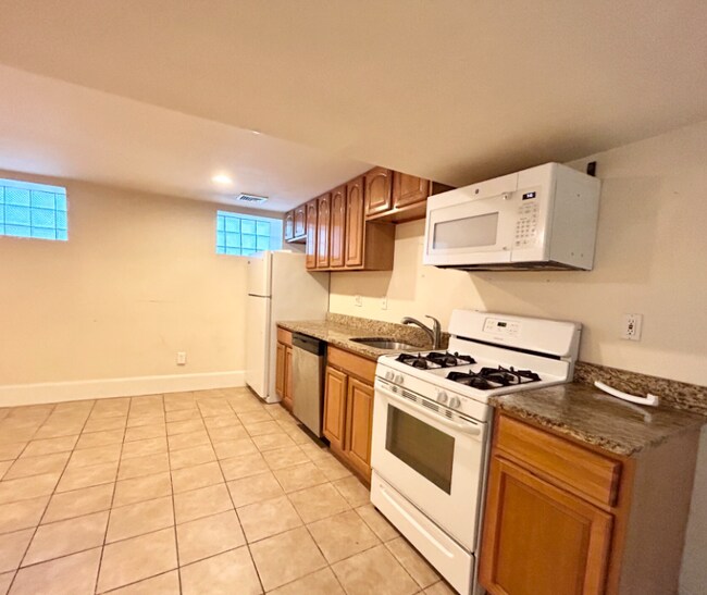 Building Photo - 1568 Tremont St