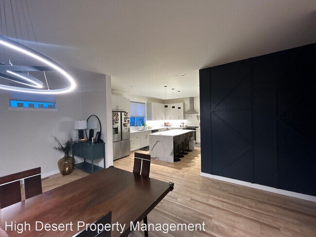 Foto del edificio - 3 br, 2.5 bath House - 935 NE Discovery Loop