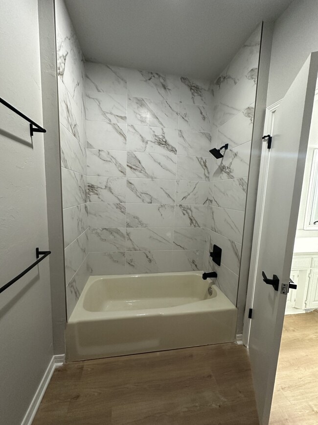 Building Photo - 2613 Silvertree