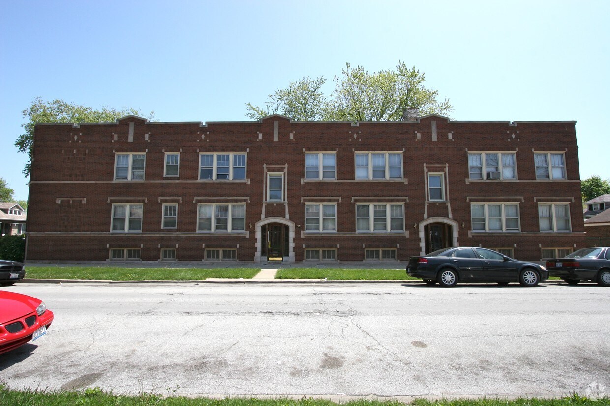 Primary Photo - 8439 S Blackstone Ave