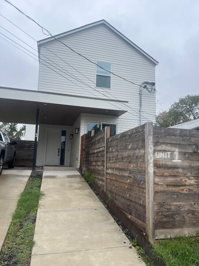 Building Photo - 7006 Bennett Ave