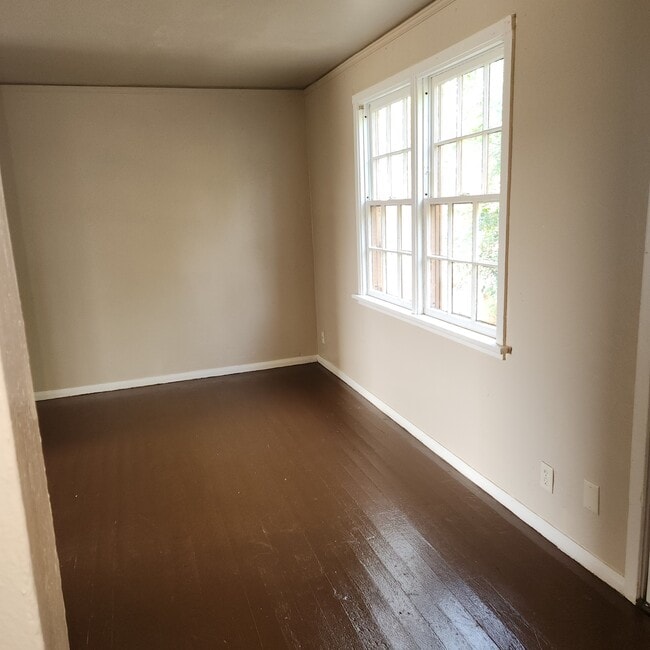 Building Photo - 1415 NW Carden Ave