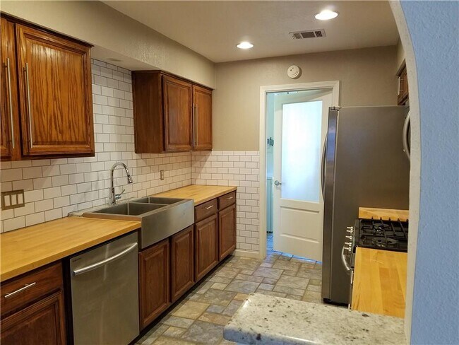 Building Photo - 4305 Tamarack Trail
