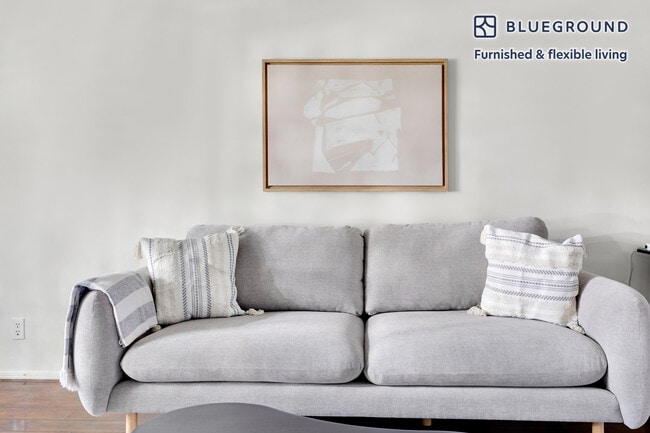 Foto del edificio - 135 S Reeves Dr