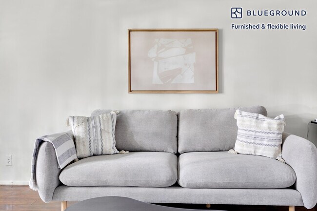 Foto del edificio - 135 S Reeves Dr