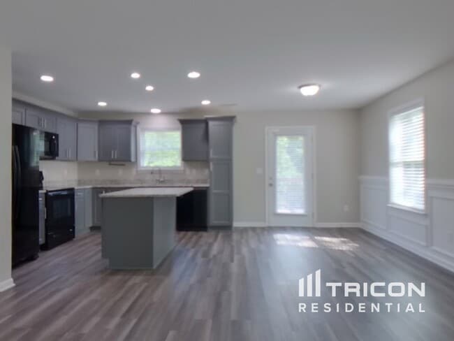 Building Photo - 305 Bonita Dr