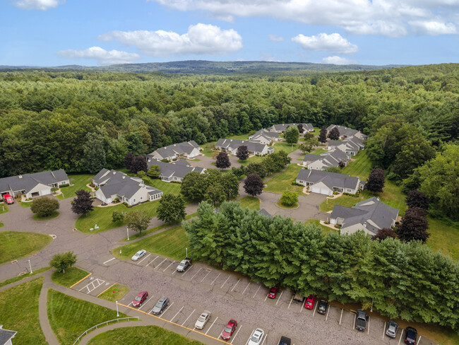 Vista de la propiedad - Southwick Village - 55+ Active Community