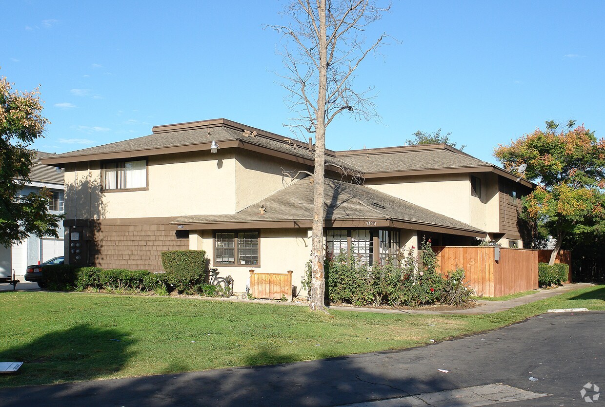 Foto principal - 24511 Raymond Way