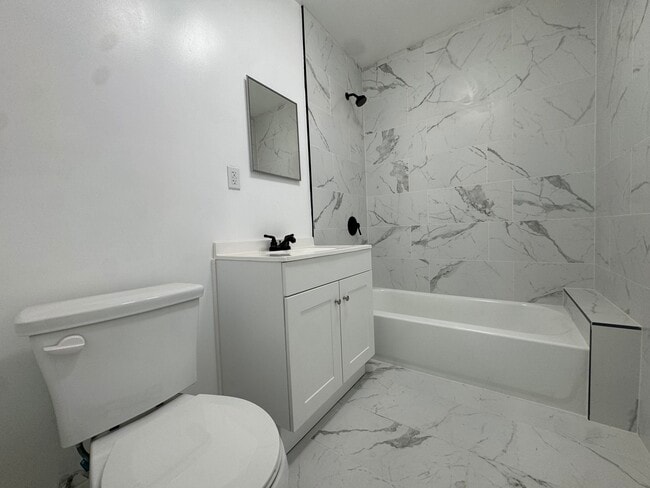 Building Photo - 5319 S Hoover St