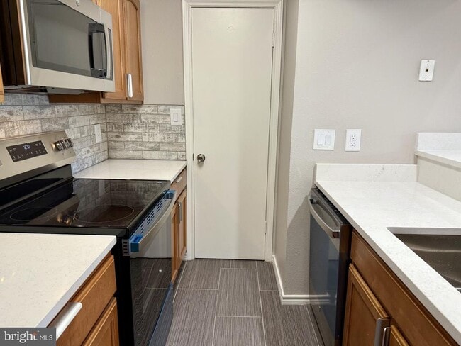 Building Photo - 3916 Penderview Dr
