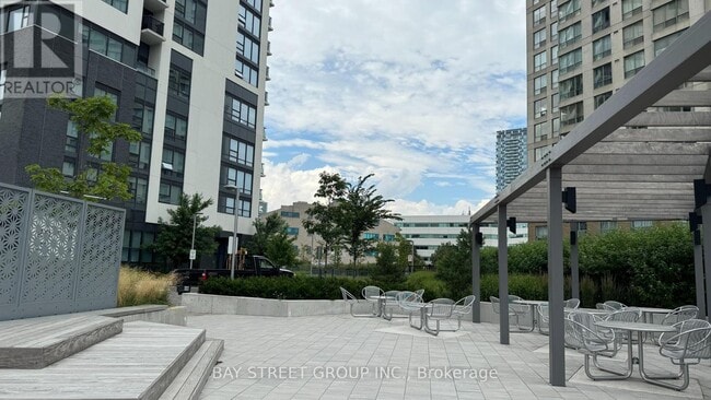 Building Photo - 30-1030 Samuel Wood Wy