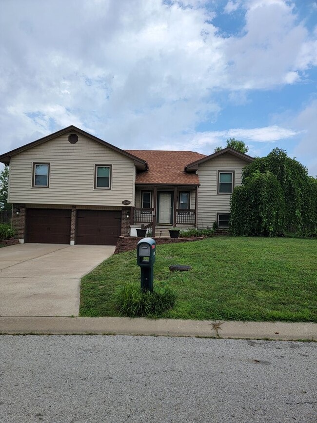 Building Photo - 18500 E Arrowhead Ln