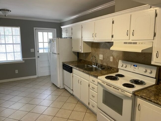 Foto del edificio - Recently Updated!!! Cozy 2 Bedroom, 1.5 Ba...