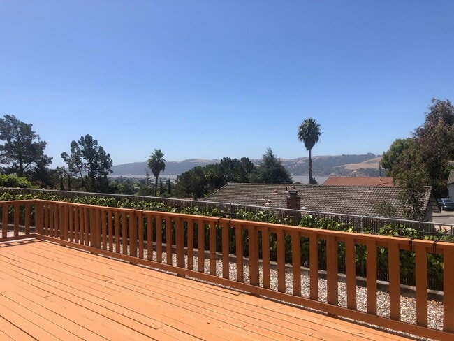 Building Photo - Great 4 Bedroom 2 Bath Single Story Home!