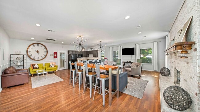 Building Photo - MAA Heritage Park