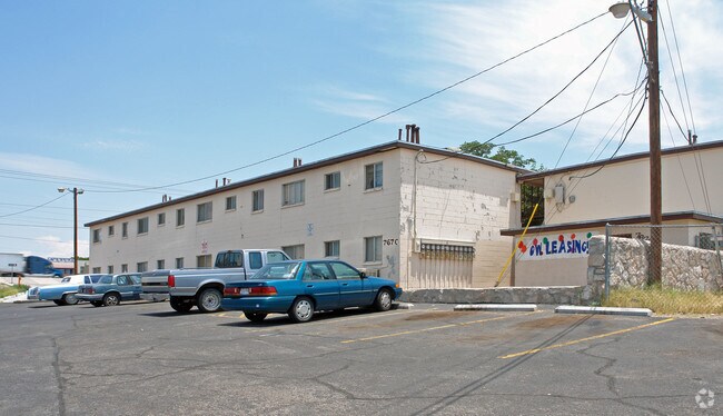 Foto del edificio - Freeway East Apartments