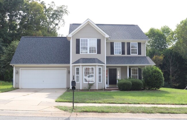 Location! Location! 3 bedroom 2.5 bath in ... - Location! Location! 3 bedroom 2.5 bath in ... House