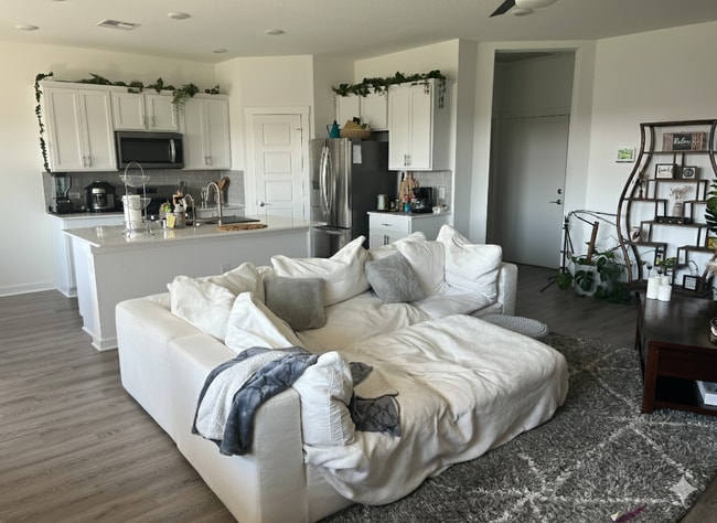 Building Photo - 14005 Zuhause Dr