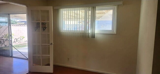 Foto del edificio - 2668 W Stanley Ave
