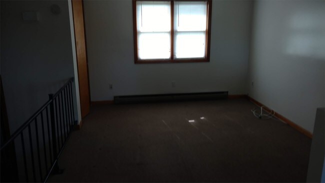 Building Photo - 716 Sanford Rd S