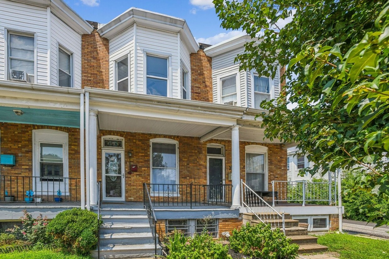 Foto principal - Charming 3BR Townhome in Baltimore