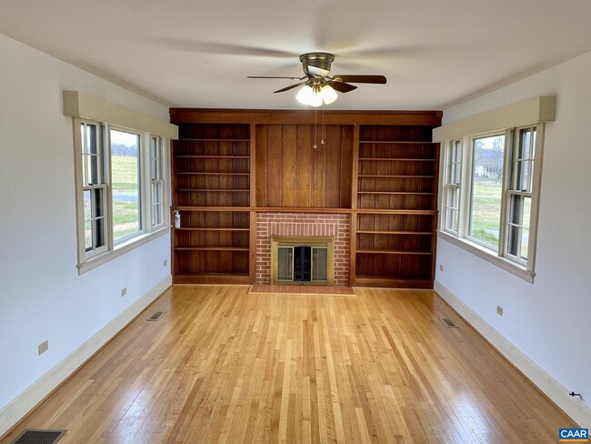 Foto del edificio - 119 Tanbark Dr