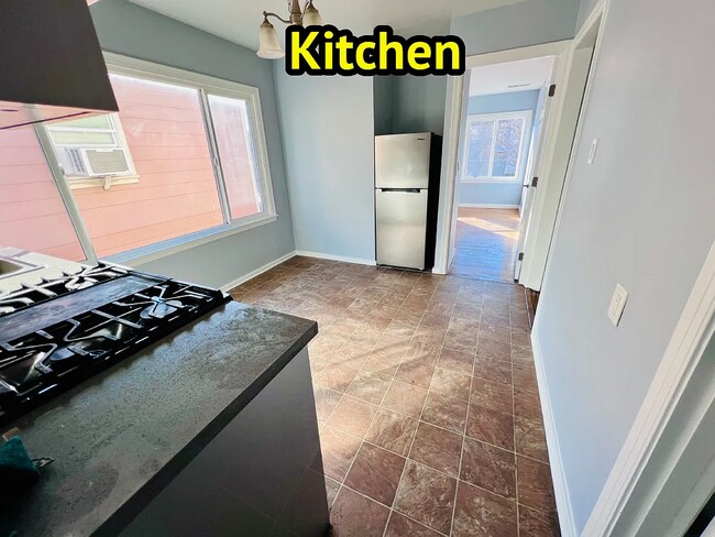 Foto del edificio - 660 Railroad Ave