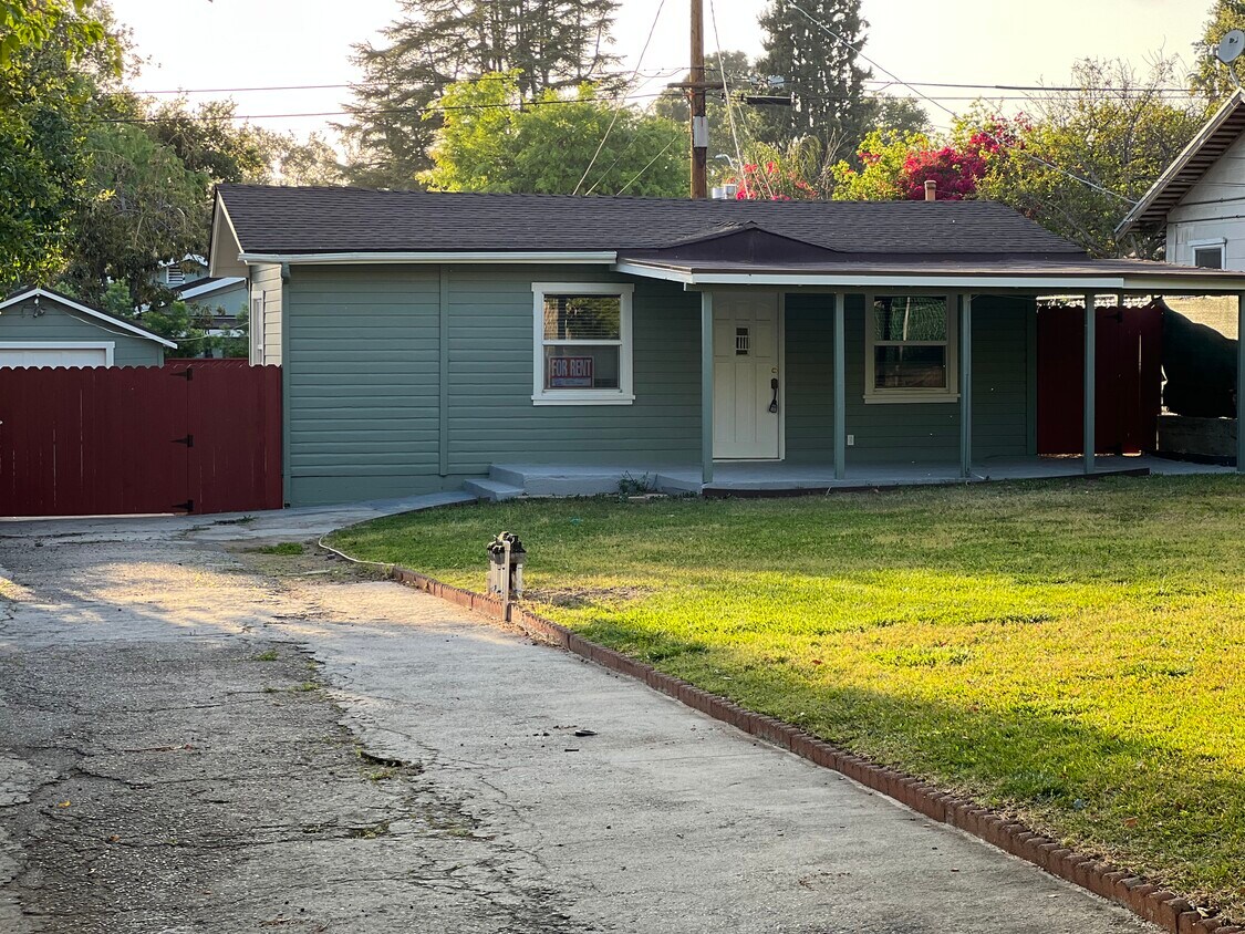 Primary Photo - 1547 Wesley Ave