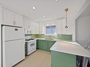 Building Photo - 6 Jasmin Crescent