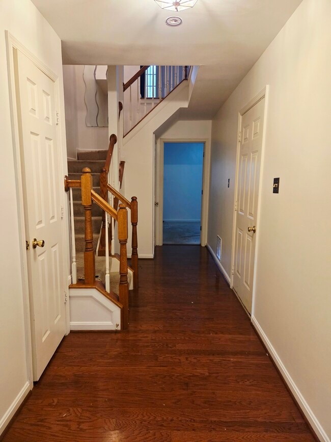 Building Photo - 2470 Clover Field Cir