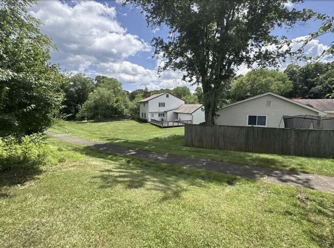 Backyard to trails - 10 Wrightwood Pl