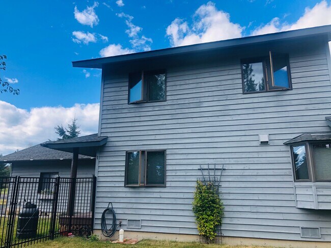 Building Photo - 105 Hueth Ln