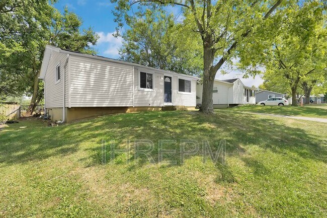 Building Photo - 1648 Regents Hill Dr