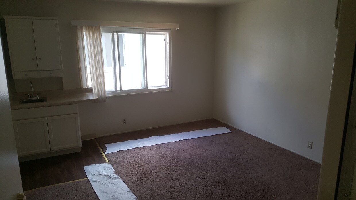 Building Photo - 517 S Eucalyptus Ave