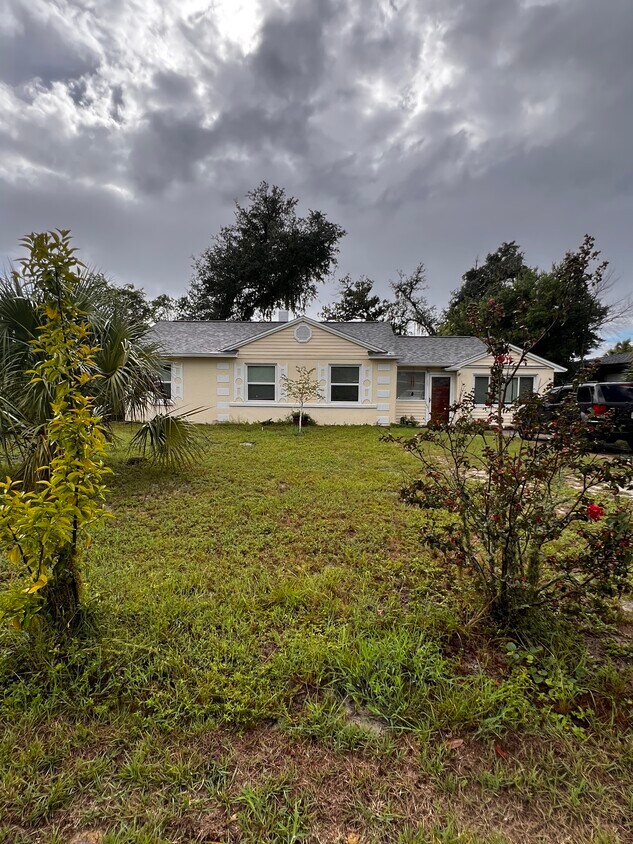 Front of house - 427 S MacArthur Ave
