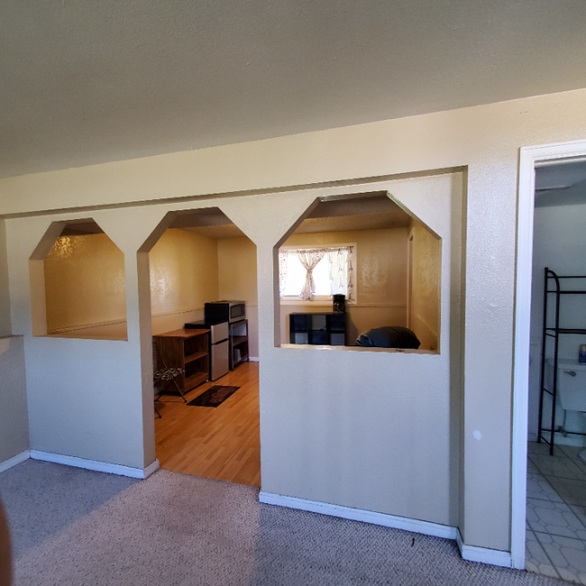 Building Photo - 3135 Vickers Dr