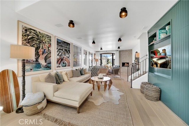 Building Photo - 412 Acacia Ave