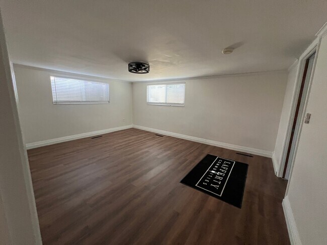 Building Photo - 333 N 450 E