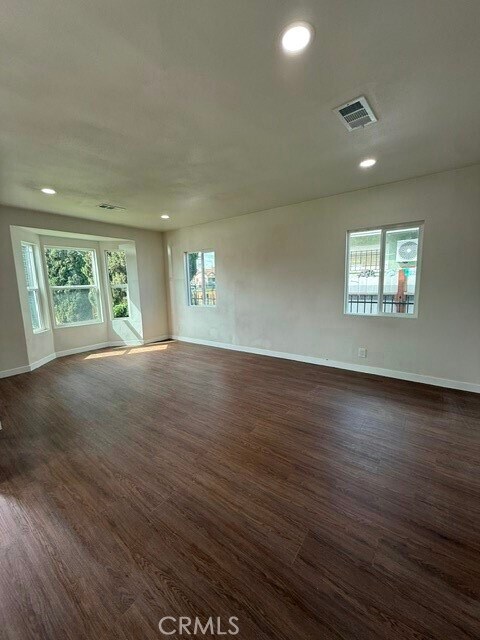 Foto del edificio - 1327 W 89th St