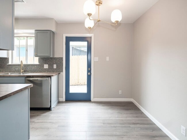 Foto del edificio - 2526 Glen Springs Way